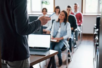 Treinamento e desenvolvimento como parte do processo de admissão