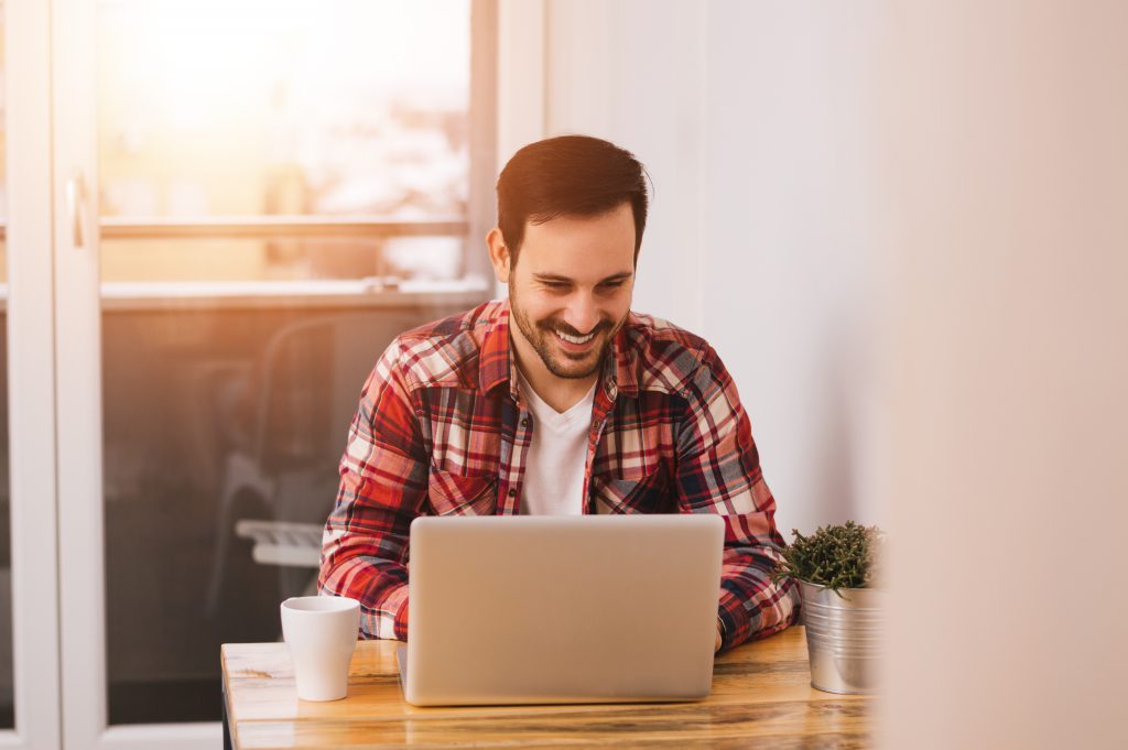 Trabalho Remoto: Saiba como fazer registro de ponto fora da empresa